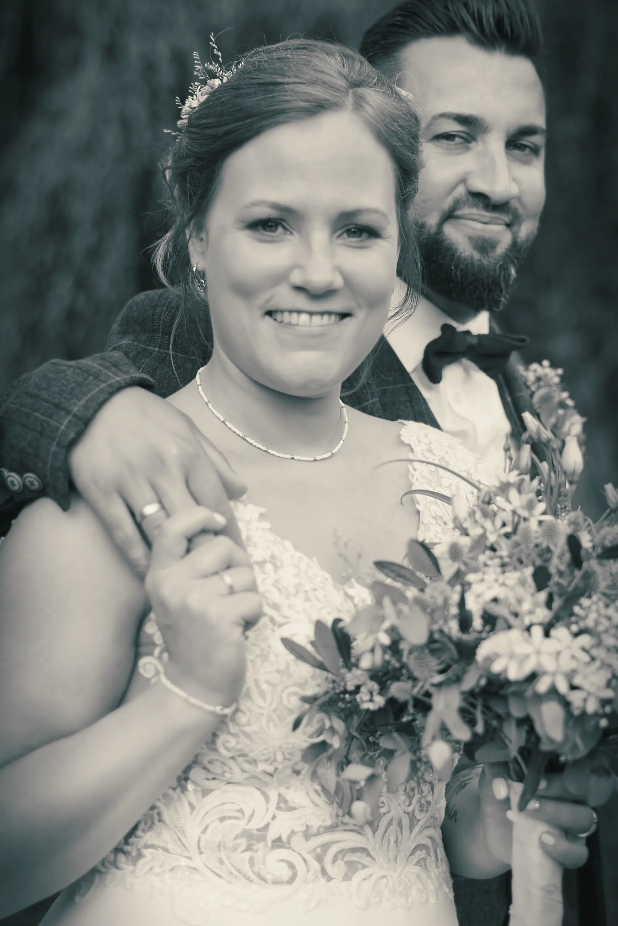 Schwarz-weißes Hochzeitsfoto in Öhringen am Hoftheater im Hofgarten